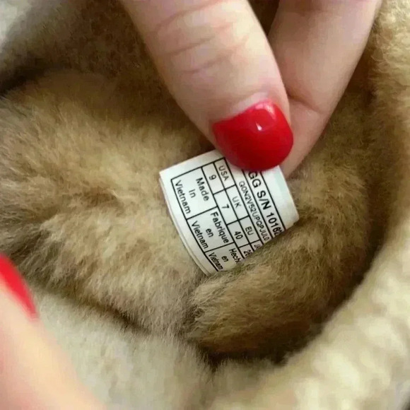 Ugg Boots women’s 9 - Picture 11 of 11